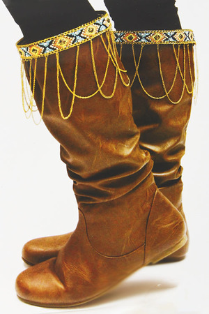 Aztec Boot Cuff with Tassel Chain Detail 5JAL